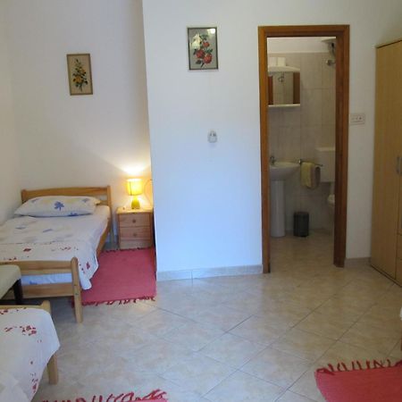 Apartments Vesna With Pool - New! Sveti Lovreč Pazenatički Kamer foto